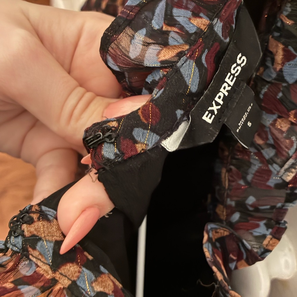 Express Multicolor Ruffle Sleeve Blouse - Picture 4 of 5